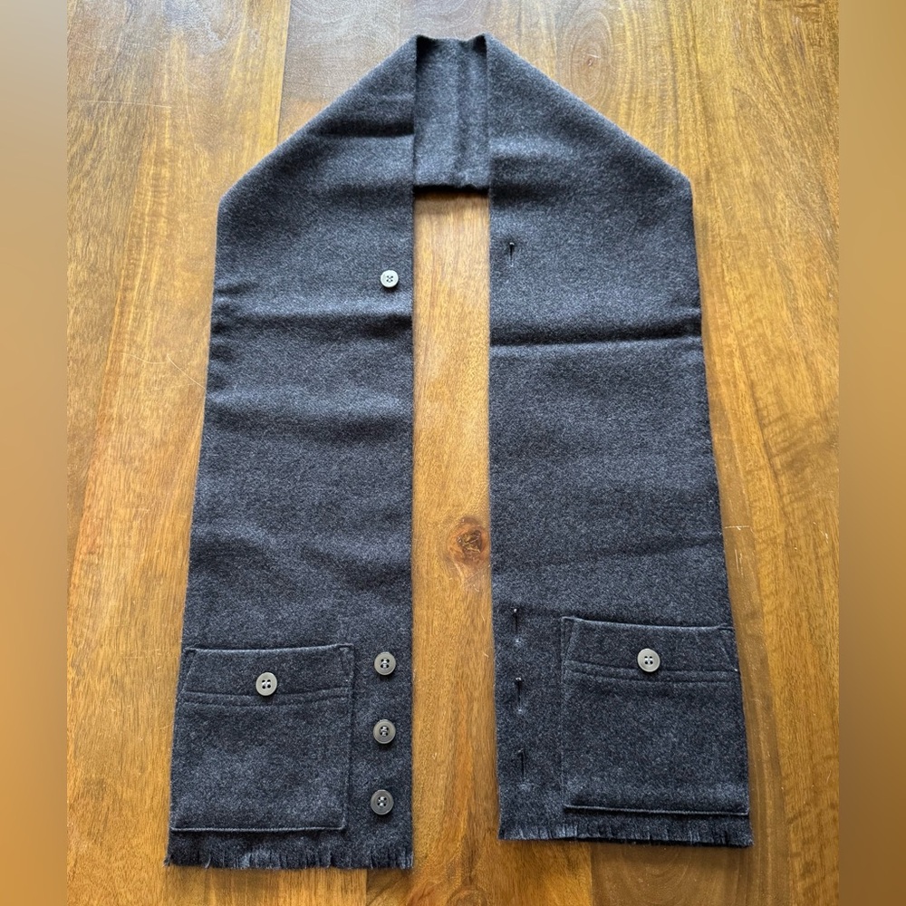Vintage gray Scardigan by Cisco 100%‎ Merino wool scarf with pockets unisex OS